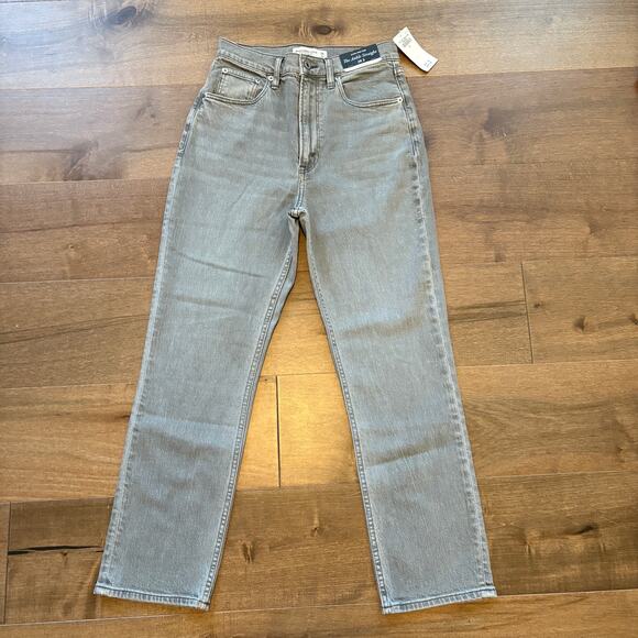 Abercrombie Women's The Ankle Straight Ultra High Rise Jean size 26/2S NWT - Picture 1 of 8